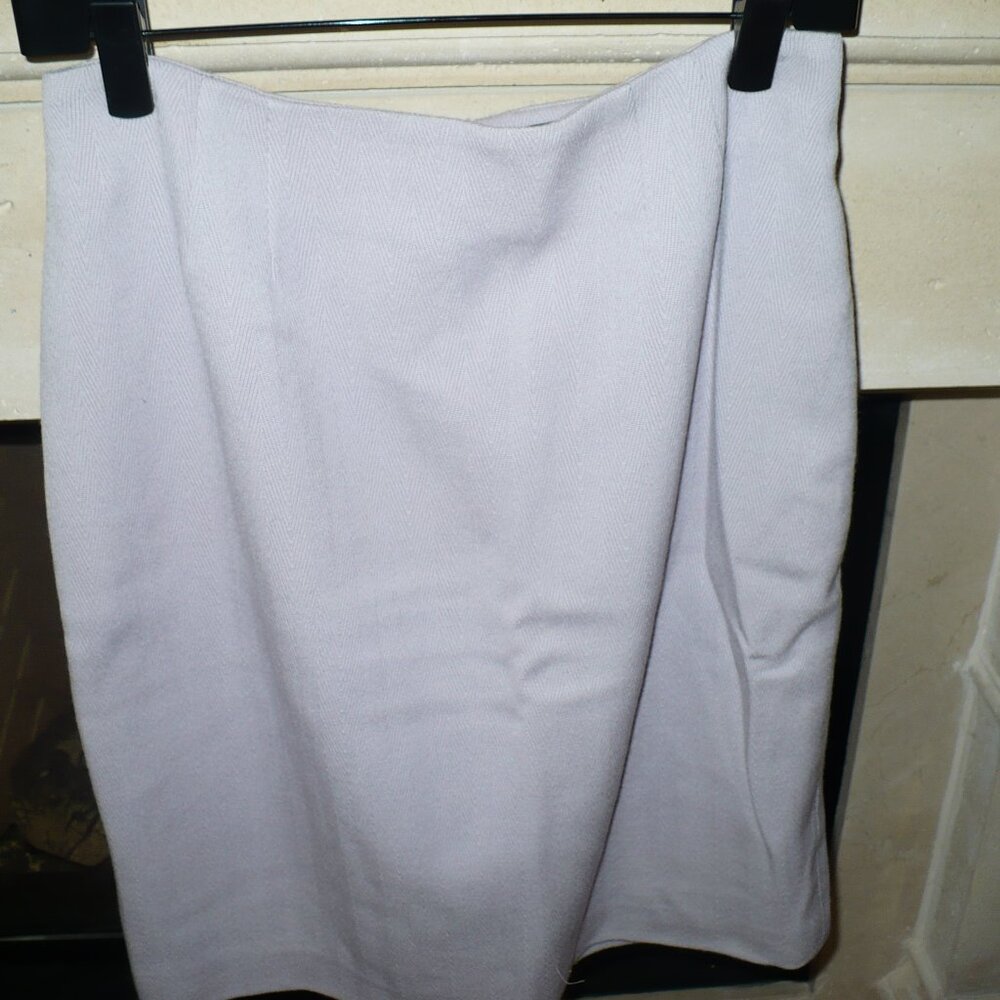 LINDA ALLARD/ELLEN TRACY LAVENDAR SKIRT SIZE 10,  100 PER CENT WOOL